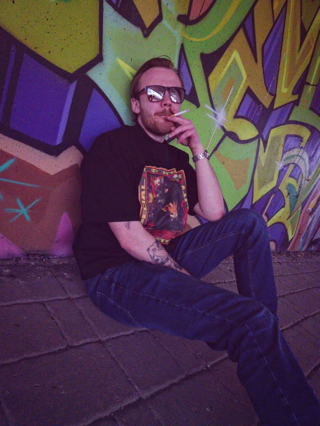 Friend wearing Kevilnius Artifact_01 shirt